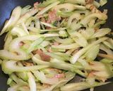 シャキッと☆セロリの旨塩レモン炒め。作り方4写真