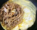 焼きそばと卵の絶妙コラボ♡オムソバ作り方7写真