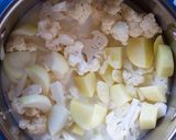 クリーミーなカリフラワースープ作り方1写真