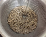 冷やしそば　とろろ昆布と納豆のせ作り方1写真