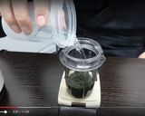 20秒で宇治有機冷玉茶を入れる。作り方3写真