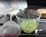 20秒で宇治有機冷玉茶を入れる。作り方5写真