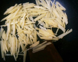 簡単♪じゃがいもとピーマンのカレー炒め☆作り方2写真