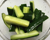 きゅうりとシソの胡麻塩昆布和え　作り方1写真