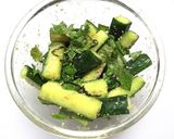 きゅうりとシソの胡麻塩昆布和え　作り方3写真