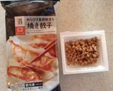 超簡単で美味！焼餃子と納豆のピザ作り方1写真