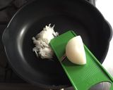 魚肉ソーセージと玉ねぎのケチャップ炒め作り方2写真