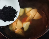 旬★皮ごと【新じゃがとワカメの味噌汁】♪作り方4写真