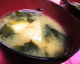 旬★皮ごと【新じゃがとワカメの味噌汁】♪作り方5写真