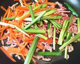 5分で☆ご飯がすすむ☆行者菜そぼろ炒め作り方3写真