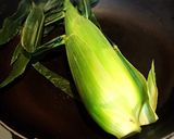 皮ごと蒸し焼きで甘い♡焼きとうもろこし作り方1写真