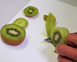 簡単なキウイのむき方　ローリングカット法作り方6写真