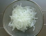 もずく酢アレンジ☆新玉ねぎのもずく和え。作り方2写真