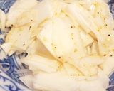 カブのマリネサラダon生チーズのチーザ作り方1写真