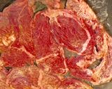簡単安い柔らかい牛肉赤ワイン煮込み作り方2写真