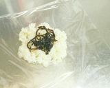 生ハムとごま昆布のおにぎり作り方1写真