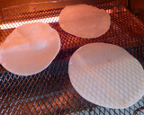 トースターで2分。餃子の皮せんべい☆簡単作り方1写真
