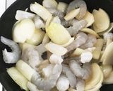 お弁当にも☆簡単！エビと新玉ねぎの卵とじ作り方3写真