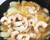 お弁当にも☆簡単！エビと新玉ねぎの卵とじ作り方5写真