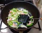 ドレッシングでナポリタン風パスタ♪作り方4写真