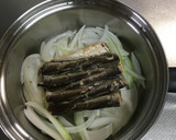 簡単♪オイルサーディンと玉ねぎの蒸し煮♪作り方1写真