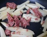 新ジャガイモとコンビーフのきんぴら作り方3写真