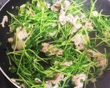 豆苗と豚肉のピリ辛オイスター炒め作り方5写真
