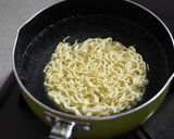 サッポロ一番海鮮ゼロでがっつりラーメン丼作り方2写真