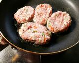 肉汁のうまみ食べ切る！我が家のハンバーグ作り方4写真