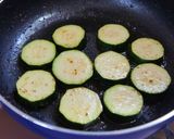 ズッキーニ ◆おかかマヨ醤油炒め◆作り方1写真