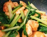 鶏と小松菜の豆板醤マヨ炒め★作り方5写真