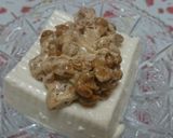 マカ入り納豆のせ冷ややっこのキヌアかけ作り方2写真