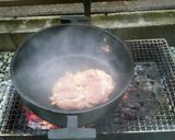 「ダッチオーブン」で放置鶏肉」料理〜作り方2写真