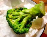 ブロッコリーの丸ままレンチン♪ 茹で作り方5写真