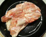 スキレットでジューシー♪デミチキンソテー作り方2写真