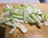 さっぱり夏の常備菜♪セロリのピクルス作り方1写真