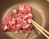 ちゃちゃっと簡単！豚こまと大葉の照り丼♡作り方1写真
