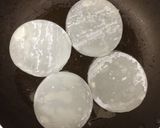 余った餃子の皮でキムチチーズピザ風作り方2写真