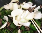 牛肉と万願寺とうがらしのオイソー炒め♡作り方3写真