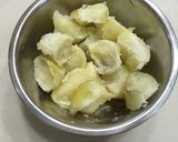 鶏肉と揚げじゃが芋の山椒風味煮作り方1写真