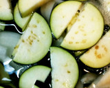 茄子と玉ねぎと油揚げのお味噌汁作り方3写真