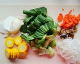生餃子と野菜たっぷり春雨スープ作り方2写真