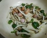【簡単】シメジとウインナーのガリバタ焼き作り方2写真
