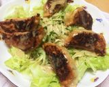 餃子の王将生餃子でサラダ作り方2写真