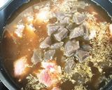 牛切り出しとこんにゃくの煮込み作り方1写真