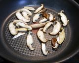 簡単！ツナと椎茸の胡麻中華炒め作り方2写真