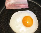 簡単☆ぐでたま〜なベーコンエッグマフィン作り方1写真