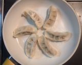フライパンで♪餃子入り具だくさんオムレツ作り方4写真