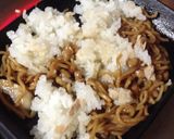 お焦げが最高！納豆&焼きそばのそば飯作り方4写真