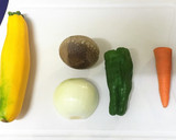 ズッキーニと彩り野菜の細切り炒め作り方1写真